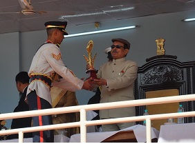 The Governor of Arunachal Pradesh Shri JP Rajkhowa presenting the Best March Contingent award during 67th Republic day celebration at Indira Gandhi Park, Itanagar on 26th January 2016.